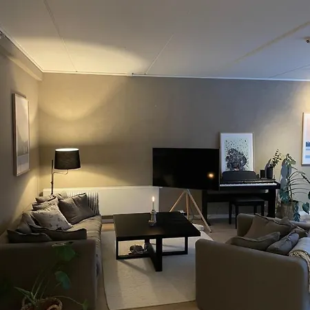 Cosy And Centrally Located 트롬쇠